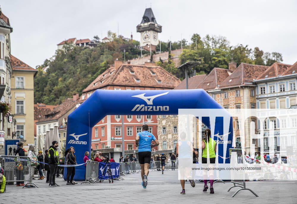 RUNNING - Graz Marathon 2022 GRAZ,AUSTRIA,09.OCT.22 - RUNNING - Graz Marathon. Image shows participants. GEPAxpictures xWolfgangxJannach