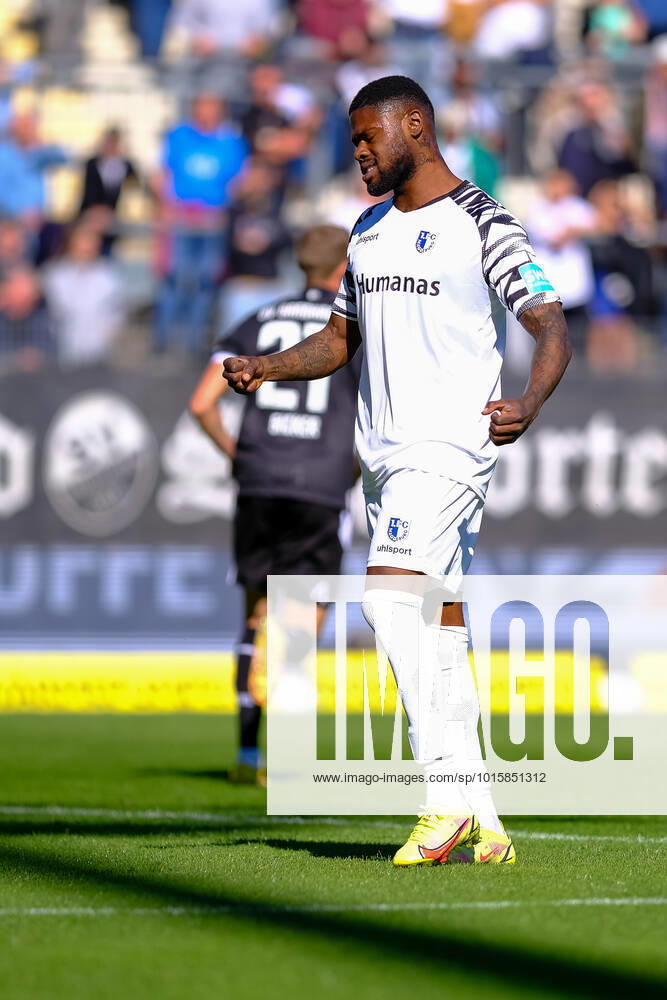 Moritz Broni Kwarteng 1 FC Magdeburg, 08 is visibly disappointed sadly dejected after a missed chance, SV Sandhausen vs 1 FC Magdeburg, Football, 2 Liga, 11 Matchday, Season 2022 2023, 09 10 2022, DFL REGULATES PROHIBIT ANY USE OF PHOTOGRAPHS AS IMAGE SEQUENCES AND OR QUASI VIDEO SV Sandhausen vs 1 FC Magdeburg, Football, 2 Liga, 11 Matchday, Season 2022 2023, 09 10 2022 Sandhausen