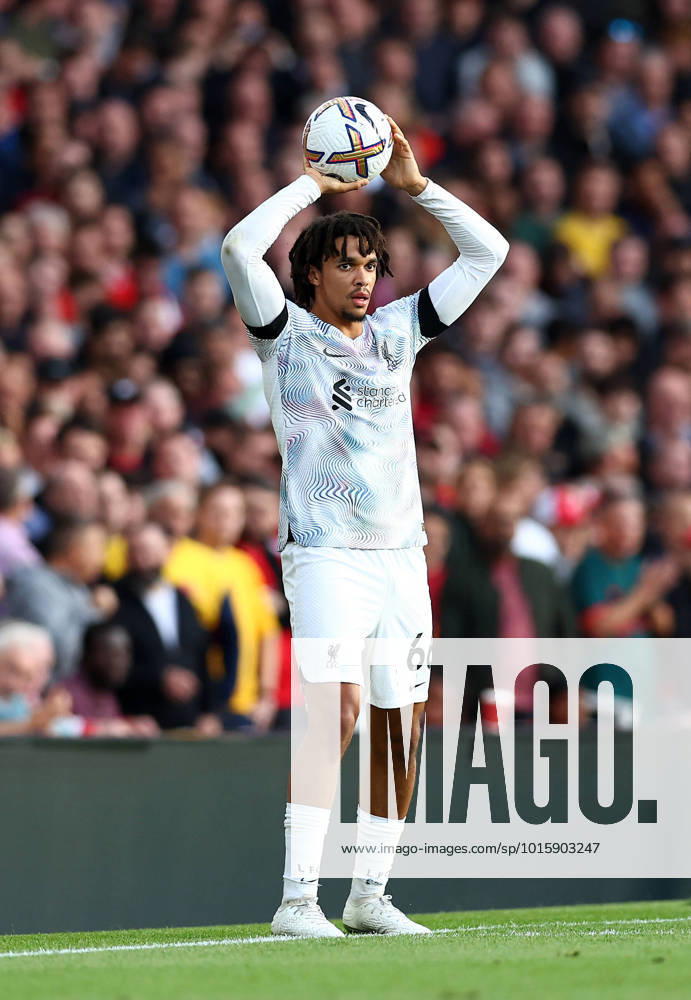 London, England, 9th October 2022. Trent Alexander-Arnold of Liverpool during the Premier League match at the Emirates Stadium, London. Picture credit should read: David Klein Sportimage . SPI-1937-0025