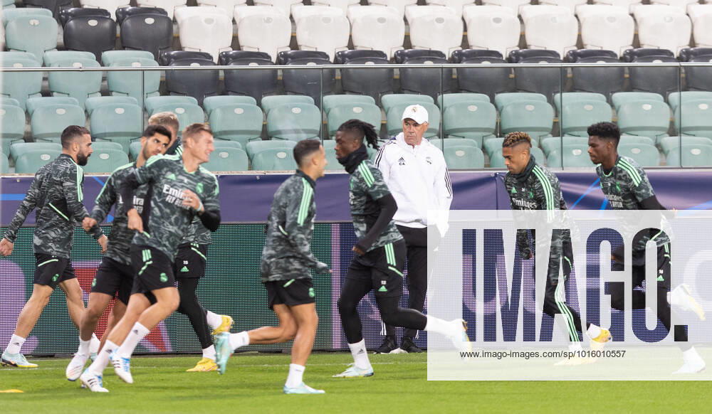 Real Madrid Training Session And press conference, PK, Pressekonferenz Rozgrzewka during the training session and press conference of Real Madrid in Warsaw, Poland, on October 10, 2022. Warsaw Poland