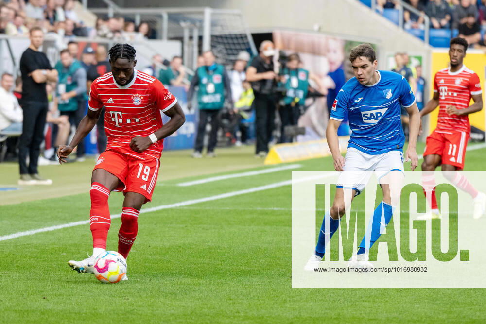 Alphonso Davies FC Bayern Muenchen and Robert Skov TSG 1899 Hoffenheim Germany, Sinsheim, 22 10 2022, Football, Bundesliga TSG 1899 Hoffenheim vs FC Bayern Muenchen, Season 2022 2023, Matchday 11, PreZero Arena Foto A2 Bildagentur Peter Hartenfelser DFL DFB REGULATIONS PROHIBIT ANY USE OF PHOTOGRAPHS AS IMAGE SEQUENCES AND OR QUASI VIDEO