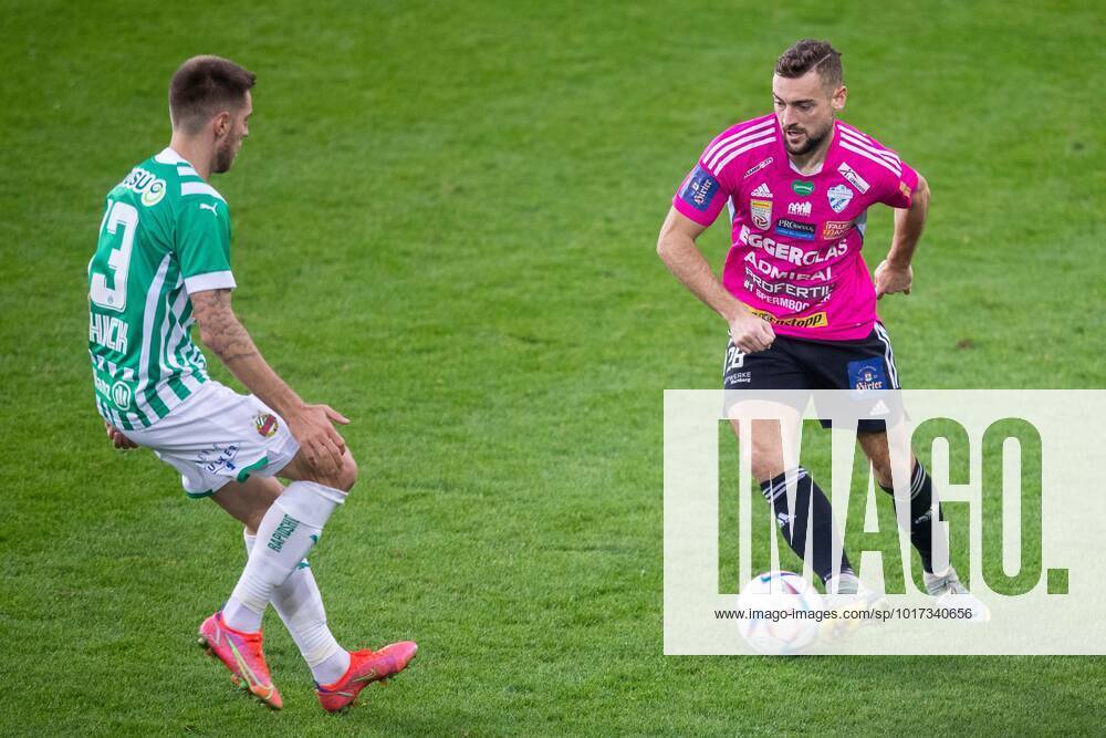 SOCCER - BL, Rapid vs Hartberg VIENNA,AUSTRIA,26.OCT.22 - SOCCER - ADMIRAL Bundesliga, SK Rapid Wien vs TSV Hartberg. Image shows Thorsten Schick (Rapid) nd Juergen Heil (Hartberg). GEPAxpictures xPhilippxBrem