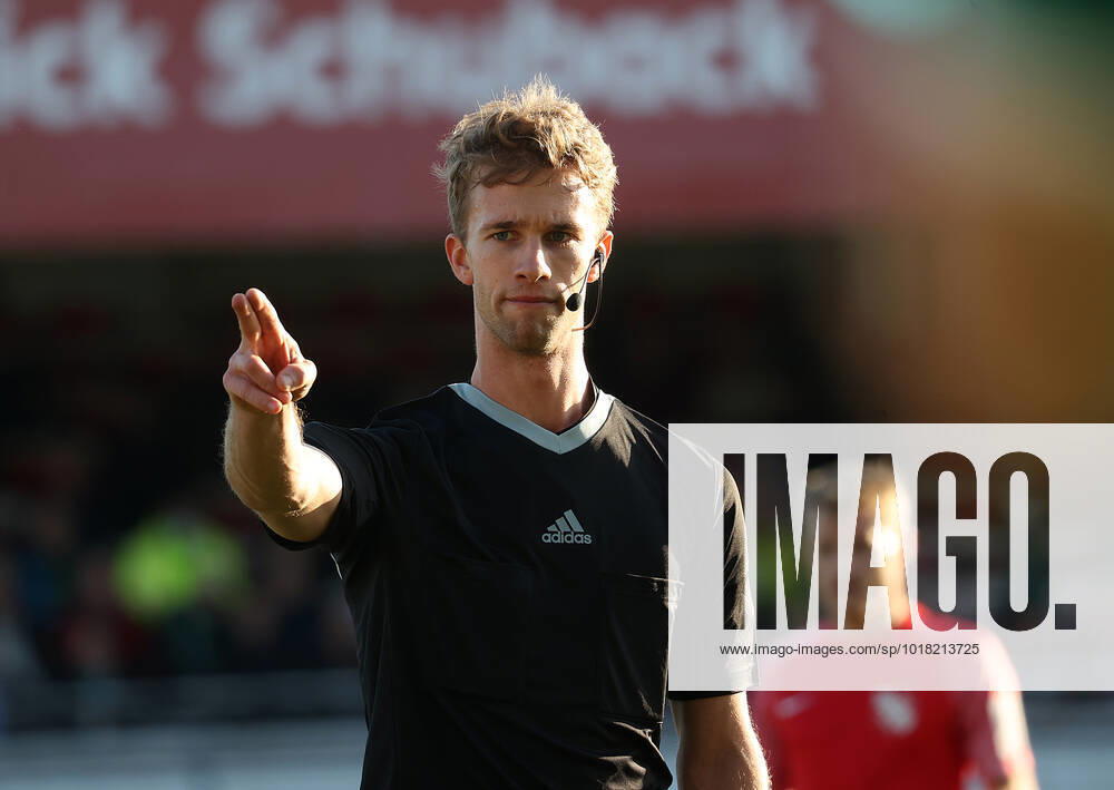Referee Jarno Wienefeld Football, Men, Season 2022 2023, RL Nord, VfB Luebeck vs TSV Havelse, 2 2 DFL REGULATIONS PROHIBIT ANY USE OF PHOTOGRAPHS AS IMAGE SEQUENCES AND OR QUASI VIDEO