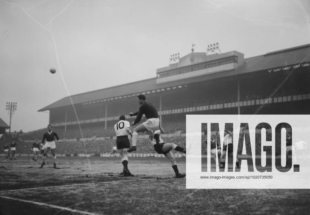 Manchester United, ManU V TOTTENHAM HOTSPUR FOOTBALL MATCH 23 JANUARY 1960 United Kingdom England