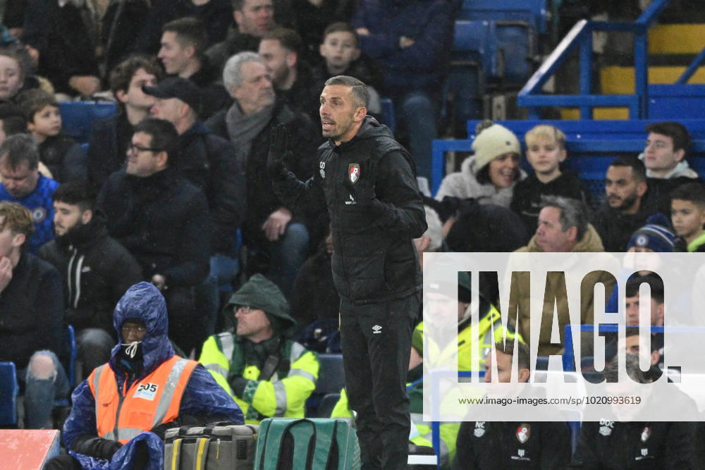 Chelsea v Bournemouth Premier League 27 12 2022. AFC Bournemouth manager Gary O Neil (m) in the technical area during the Premier League match between Chelsea and Bournemouth at Stamford Bridge, London, England on 27 December 2022. London Stamford Bridge Greater London England Editorial use only DataCo restrictions apply See www.football-dataco.com ,