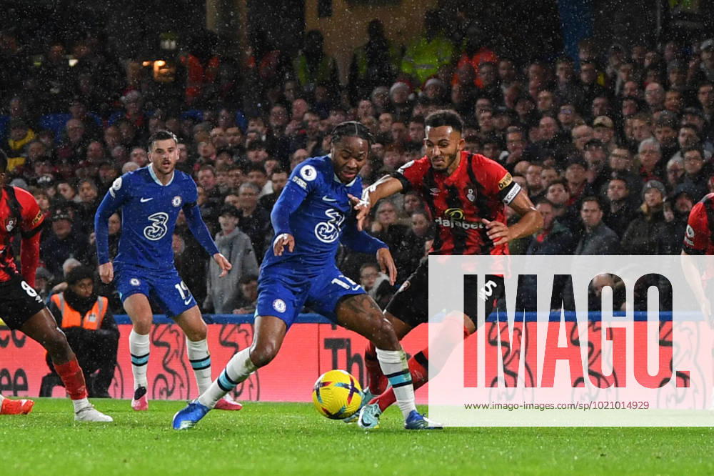 Chelsea v Bournemouth Premier League 27 12 2022. Chelsea forward Raheem Sterling (17) under pressure from AFC Bournemouth defender Lloyd Kelly (5) during the Premier League match between Chelsea and Bournemouth at Stamford Bridge, London, England on 27 December 2022. London Stamford Bridge Greater London England Editorial use only DataCo restrictions apply See www.football-dataco.com ,