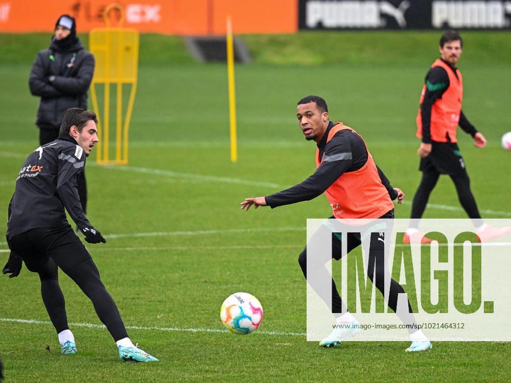 Florian Neuhaus Borussia Moenchengladbach, 32 , Alassane Plea Borussia Moenchengladbach, 14 and Jonas Hofmann Borussia Moenchengladbach, 23 Borussia Moenchengladbach, football, 1 Bundesliga, training, season 2022 2023, 04 01 2023 Borussia Moenchengladbach, football, 1 Bundesliga, training, season 2022 2023, 04 01 2023 Moenchengladbach.