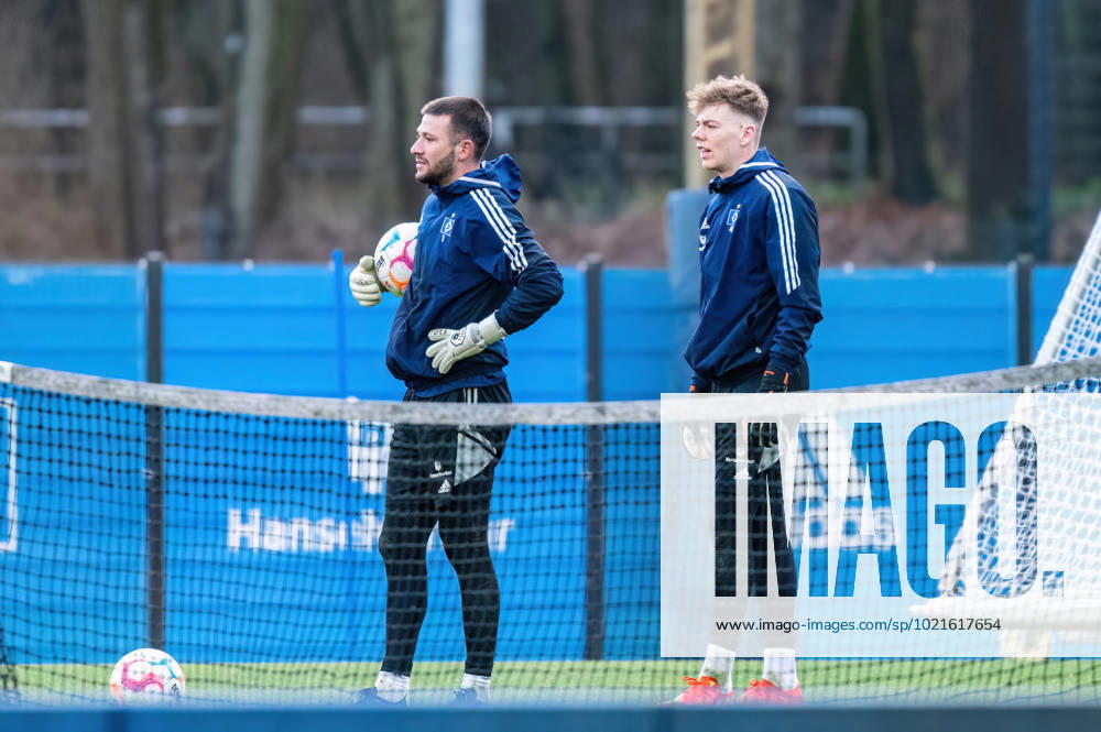 Daniel Heuer Fernandes Hamburger SV 1 and Leo Oppermann Hamburger SV 40 Training Hamburger SV, 2022 2023 season, 05 01 2023 Press photo Marcel von Fehrn Training Hamburger SV, 2022 2023 season, 05 01 2023 Hamburg