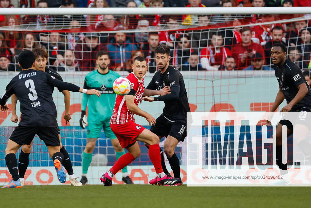 Maximilian Eggestein SC Freiburg, 08 and Atakan Karazor VfB Stuttgart 16 fighting for the ball , GER, SC Freiburg vs VfB Stuttgart, Football, Bundesliga, 20 Matchday, Season 2022 2023, 11 02 2023 DFL REGULATES PROHIBIT ANY USE OF PHOTOGRAPHS AS IMAGE SEQUENCES AND OR QUASI VIDEO GER, SC Freiburg vs VfB Stuttgart, Football, Bundesliga, 20 Matchday, Season 2022 2023, 11 02 2023 Freiburg im Breisgau