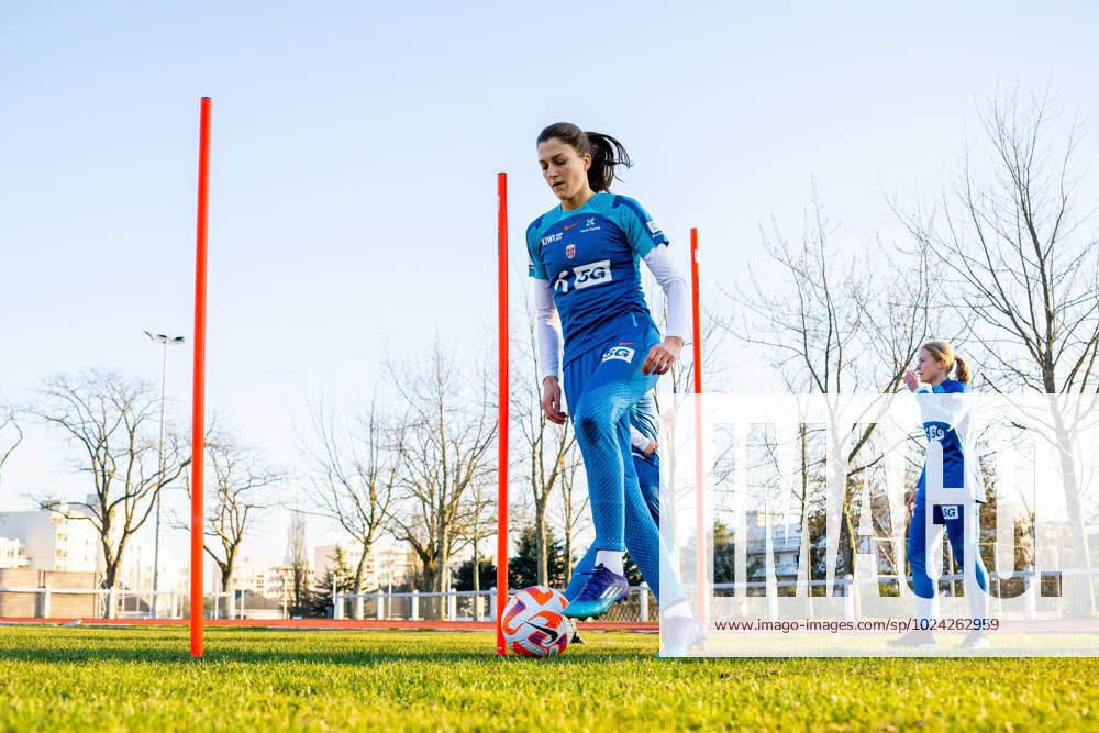 Emma Stolen Godo of the Norwegian womens national football team during a training session on February 13, 2023 in Angers Photo Vegard Grot BILDBYRAN code VG VG0392 bbeng football football soccer football international friendly private international training practice training training norway norway women women,
