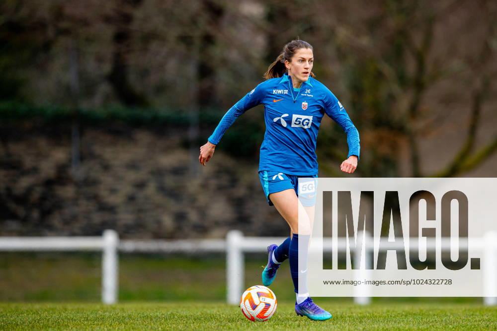 Emma Stolen Godo of the Norwegian womens national football team during a training session on February 16, 2023 in Angers Photo Vegard Grot BILDBYRAN code VG VG0397 bbeng football football soccer fotball training practice training training norge norway women women,
