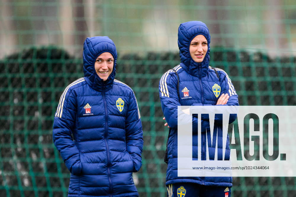 Filippa Angeldahl and Nathalie Björn of the Swedish womens national football team at a training session on February 17, 2023 in Marbella Photo Ludvig Thunman BILDBYRAN code LT LT0500 football football soccer football training practice training sweden sweden lady bbeng,