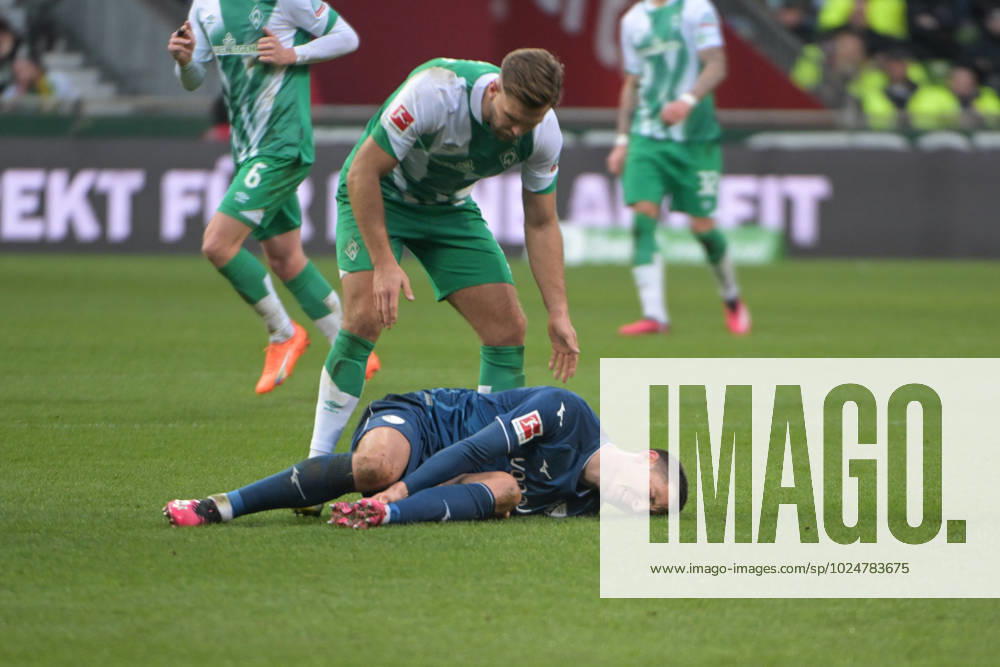 Niklas Fuellkrug SV Werder Bremen 11 looks after the injured Keven Schlotterbeck VFL Bochum 31 ,SV Werder Bremen VFL Bochum, Football, Bundesliga, DFL, 25 02 2023 DFB regulations prohibit any use of photographs as image sequences and or quasi video Bremen Bremen Germany