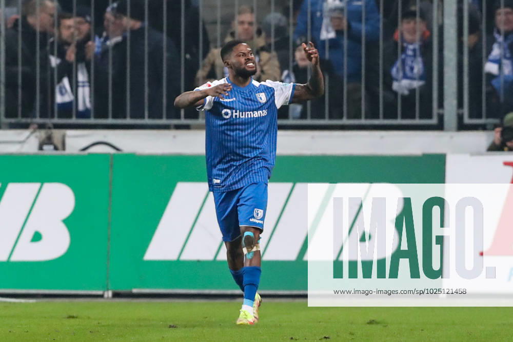 Goal celebration scorer Moritz Broni Kwarteng 1 FC Magdeburg,8 hits to 1 0 2 Football Bundesliga season 2022 2023 1 FC Magdeburg vs 1 FC Kaiserslautern in the MDCC Arena in Magdeburg release plate,action,soccer,man,men,Germany