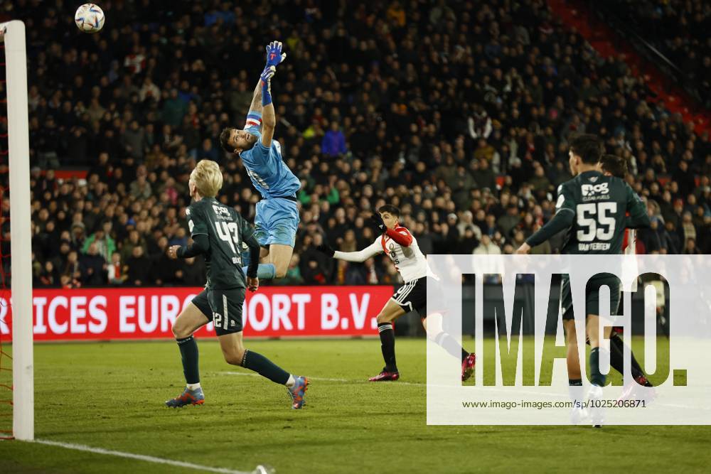 ROTTERDAM - (l-r) Thijmen Blokzijl of FC Groningen, FC Groningen goalkeeper Michael Verrips, Ezequiel Bullaude of Feyenoord during the Dutch premier league match between Feyenoord and FC Groningen at Feyenoord Stadion de Kuip on March 4, 2023 in Rotterdam, Netherlands. ANP PIETER STAM DE JONGE Dutch Eredivisie 2022 2023 ANPxSportx IVx 464218542 originalFilename: 464218542
