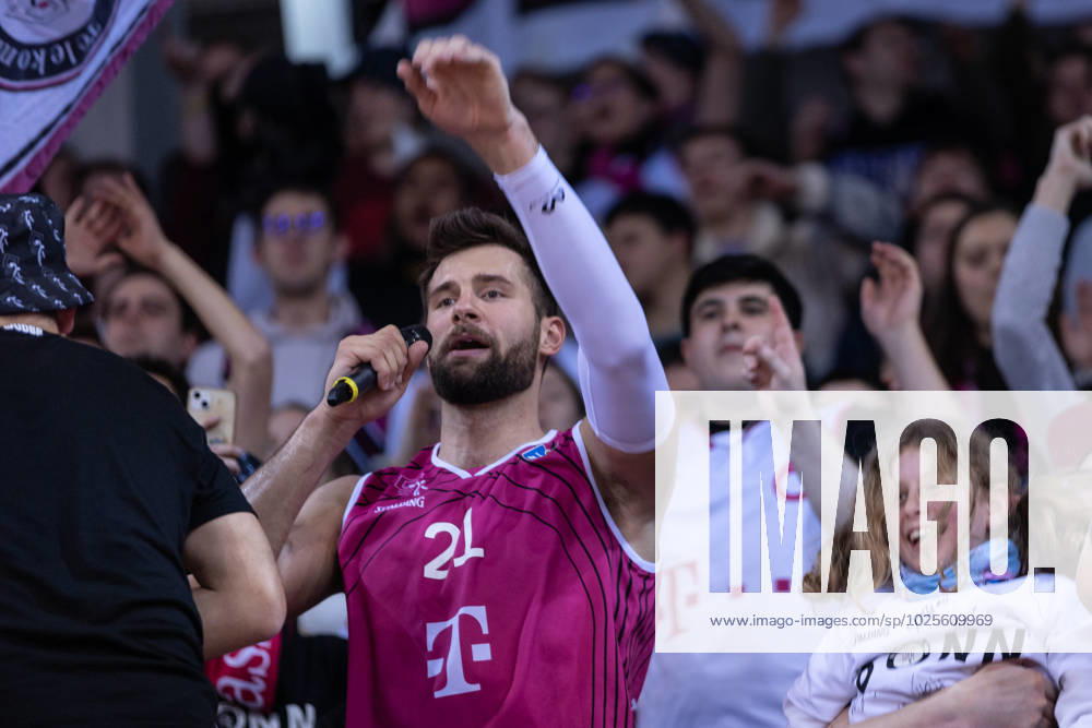 EasyCredit Basketball Bundesliga, Telekom Baskets Bonn vs Würzburg Baskets, 11 03 2023 Leon KRATZER Telekom Baskets Bonn 21 celebrates in the block