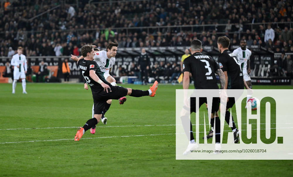Florian Neuhaus Borussia Moenchengladbach , li , scores the goal to 2 1 17 03 2023, Football GER, season 2022 2023, 1 Bundesliga, 25 matchday, Borussia Mönchengladbach SV Werder Bremen, Moenchengladbach Borussia Park Nordrhein Westfalen Germany Team2