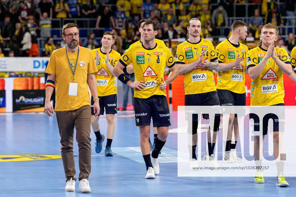 Rhein Neckar Löwen players, disappointed with the defeat, disappointment after the final whistle, highlight, loser, lost, frustration, disappointed, pessimistic, 23 03 2023, Mannheim Germany , Handball, Bundesliga, Rhein Neckar Löwen Handball Sport Verein Hamburg