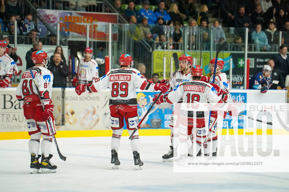 Goal celebration to 4 5, GER, Ravensburg Towerstars vs EV Landshut, ice hockey, DEL 2, season 2022 23, playoffs, quarterfinals, 5of7, 24 03 23 GER, Ravensburg Towerstars vs EV Landshut, ice hockey, DEL 2, season 2022 23, playoffs, quarterfinals, 5of7, 24 03 23 Ravensburg