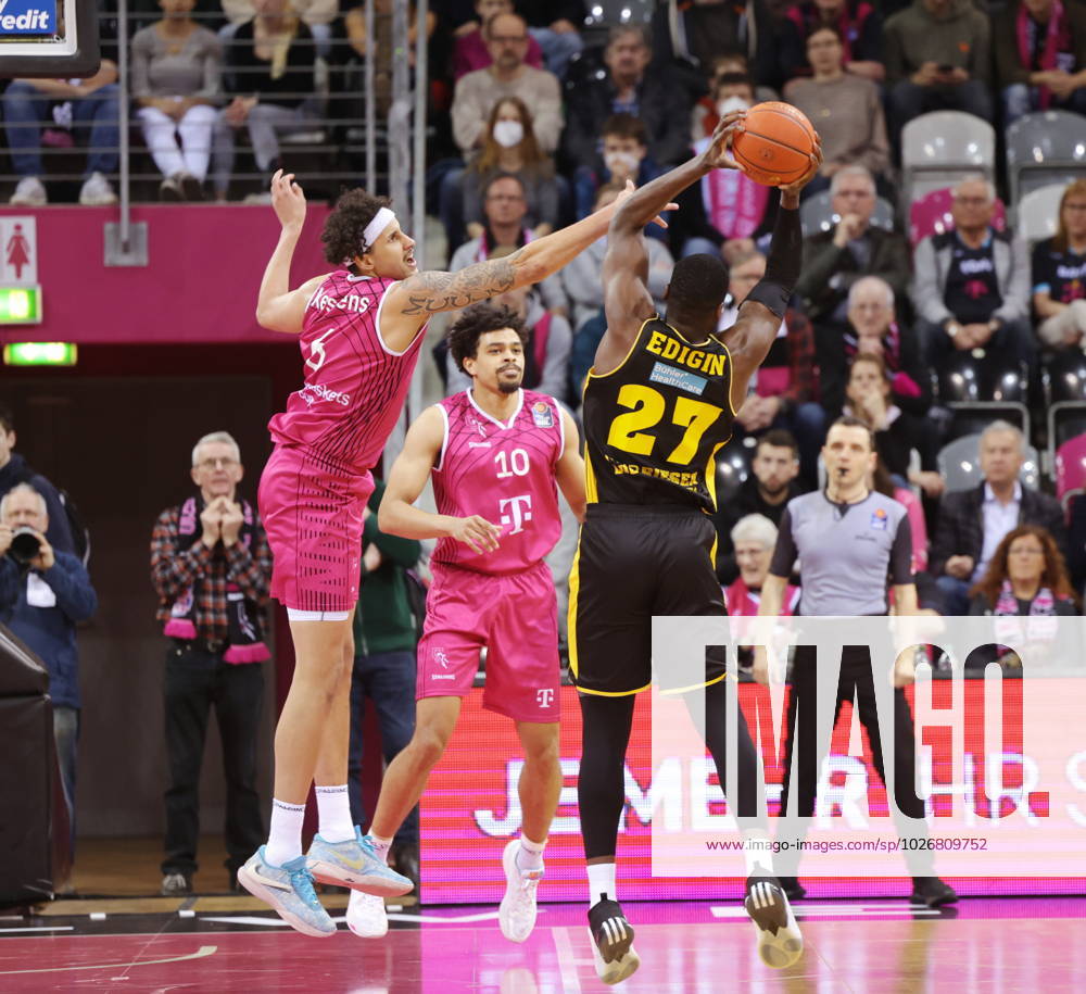 Block Michael Kessens Telekom Baskets Bonn vs Eddy Edigin MHP RIESEN Ludwigsburg Photo Jörn Wolter
