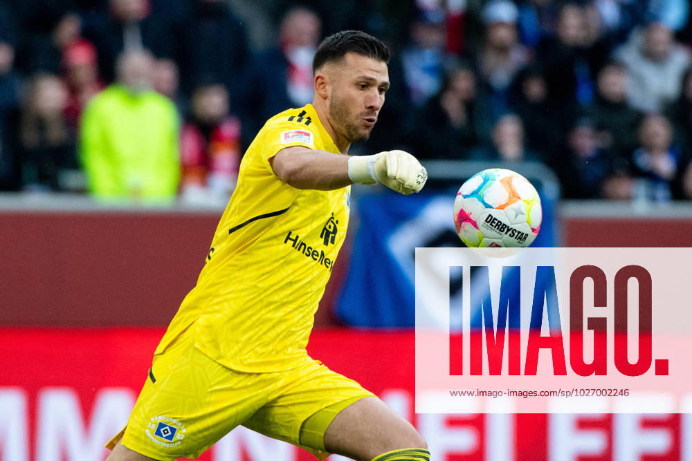 Daniel Heuer Fernandes Hamburger SV, 01 on the ball, GER, Fortuna Duesseldorf F95 vs Hamburger SV HSV Football, 2 Bundesliga, 27 Spieltag, Spielzeit 2022 2023, 31 03 2023 DFB DFL regulations prohibit any use of photographs as image sequences and or quasi video GER, Fortuna Duesseldorf vs Hamburger SV HSV Football, 2 Bundesliga, 27 Spieltag, Spielzeit 2022 2023, 31 03 2023 Duesseldorf