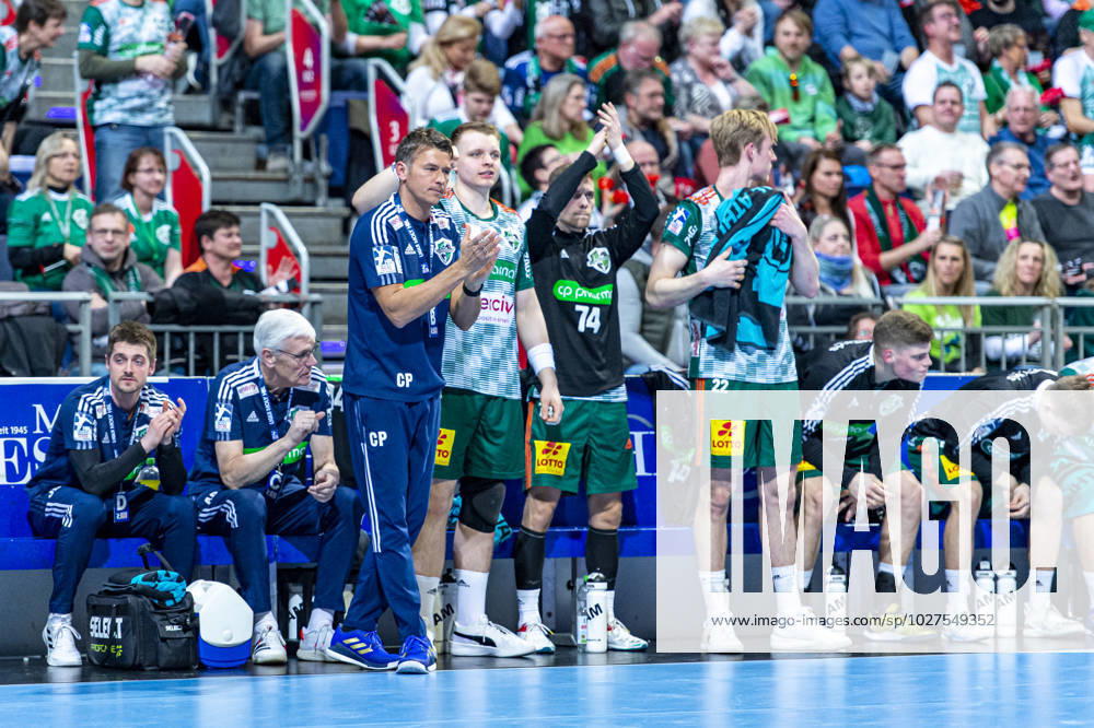 V l , TSV Hannover Burgdorf green against Füchse Berlin black on match day 26 of the 2022 2023 season in the LIQUI MOLY Handball Bundesliga 06 04 2023, ZAG Arena Hannover, GER ,