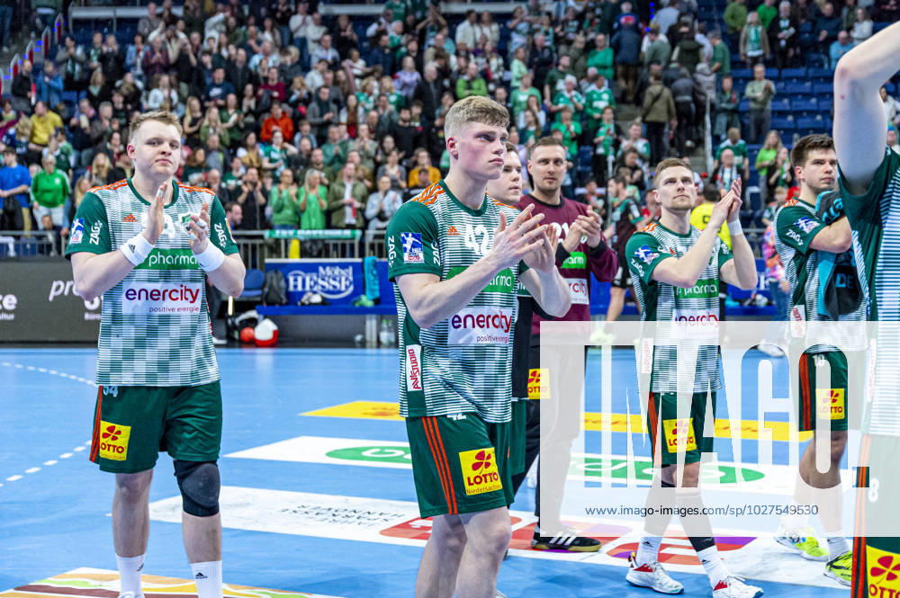 V l , TSV Hannover Burgdorf green against Füchse Berlin black on match day 26 of the 2022 2023 season in the LIQUI MOLY Handball Bundesliga 06 04 2023, ZAG Arena Hannover, GER ,