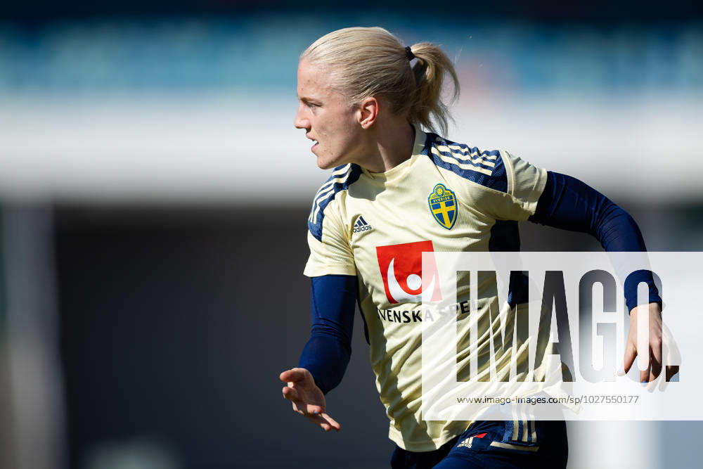 Anna Sandberg of Sweden during a training session with women?s national football team Sweden on April 9, 2023 in Göteborg Photo Michael Erichsen BILDBYRAN COP 89 MI0458 bbeng women football fotball football practice soccer sweden a sweden training training,