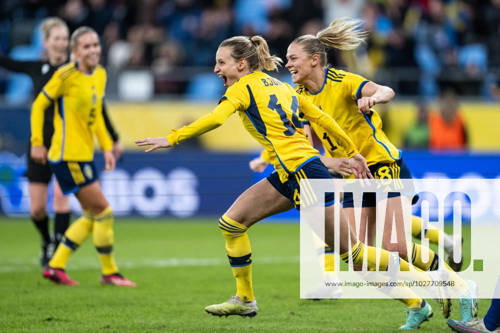 Nathalie Björn of Sweden celebrates after scoring 2 2 during the international friendly football match between Sweden and Norway on April 11, 2023 in Gothenburg Photo Carl Sandin BILDBYRAN code CS JJ0272 fotbol football soccer fotball tränningslandskamp international friendly sweden a sweden norway dam bbeng jubel,