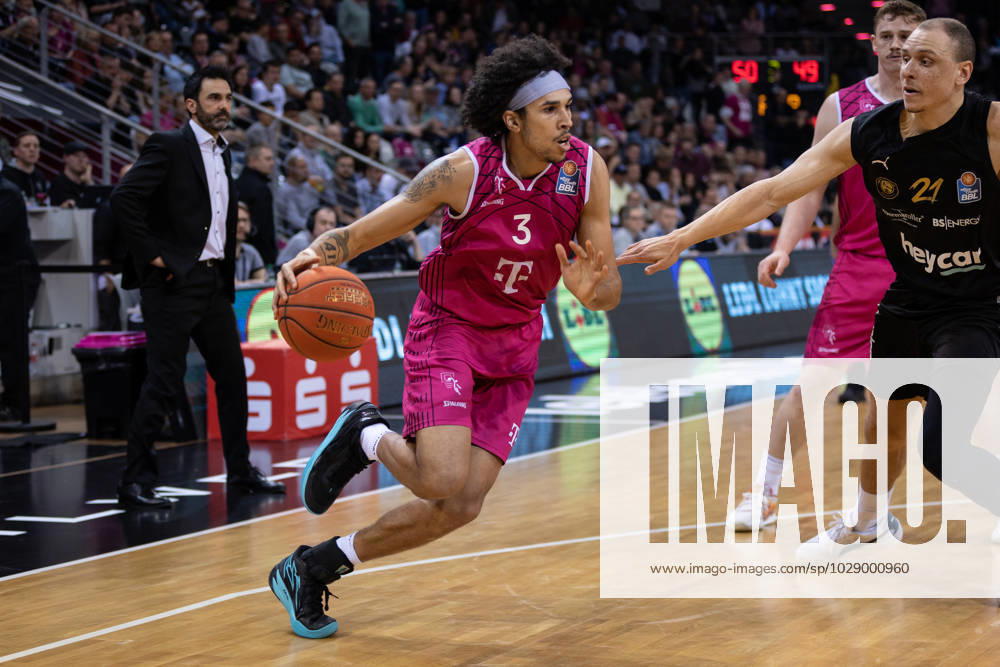 EasyCredit Basketball Bundesliga, Telekom Baskets Bonn vs Basketball Löwen Braunschweig, 29 04 2023 Tyson WARD Telekom Baskets Bonn 3 and Robin Amaize Basketball Löwen Braunschweig 21