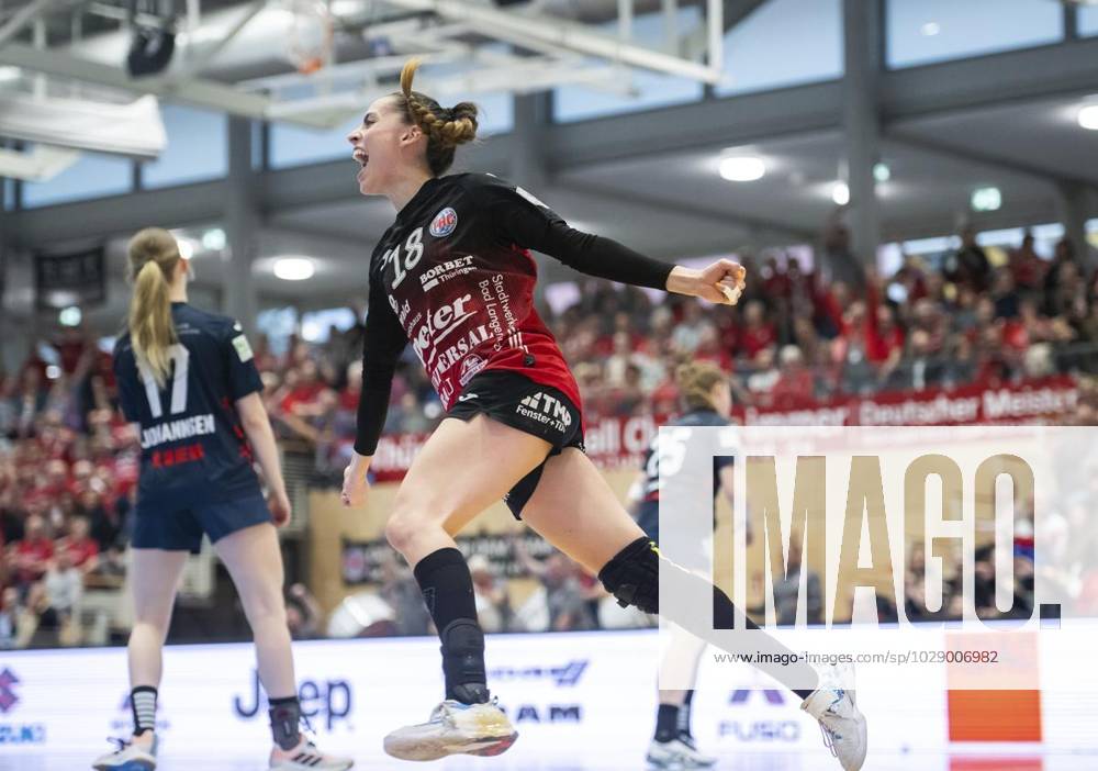 Handball Frauen 1. Bundesliga Frauen Saison 2022-2023 Salzhalle 22. Spieltag Thueringer HC - Neckarsulmer Sport-Union im Foto: Johanna Stockschläder 18 (Thüringer HC) jubelt ( Deutschland Thueringen Bad Langensalza