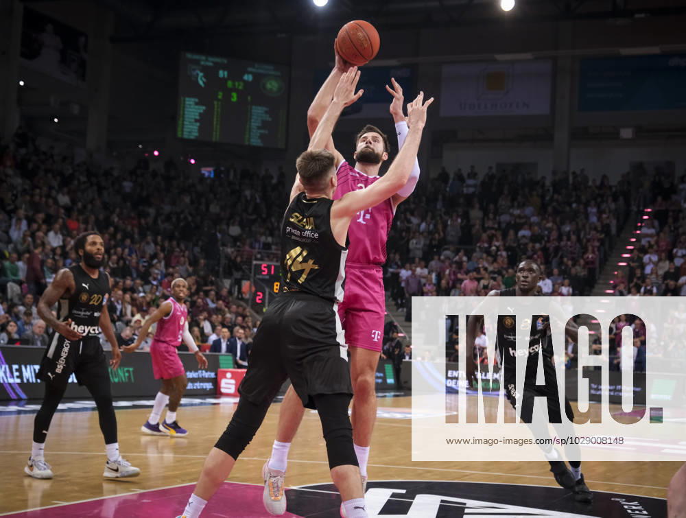Leon Kratzer Telekom Baskets Bonn vs Basketball Löwen Braunschweig Photo Jörn Wolter