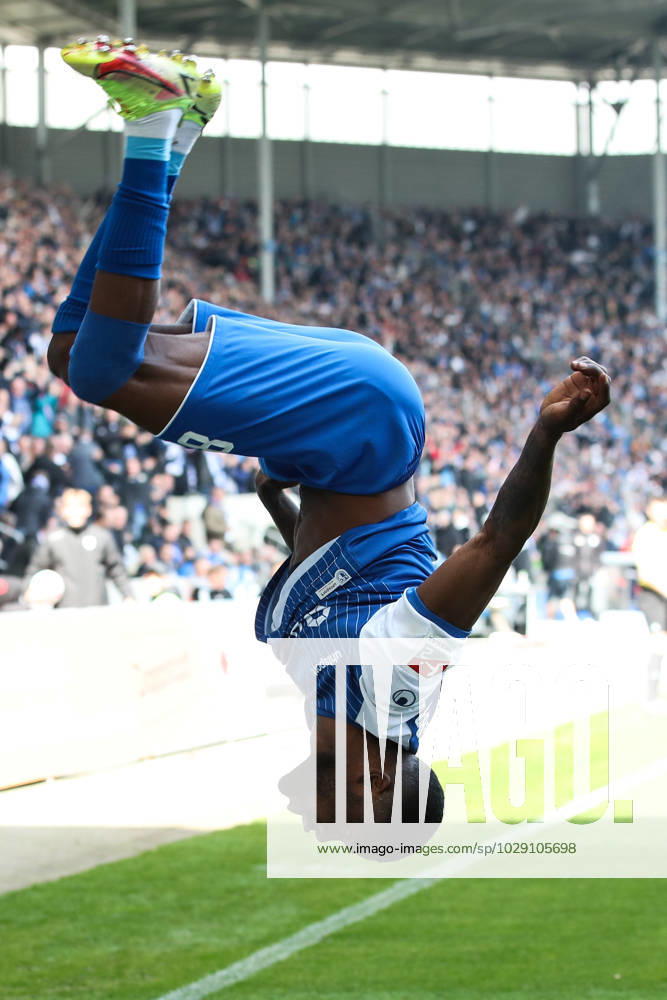 Goal celebration scorer Moritz Broni Kwarteng 1 FC Magdeburg,8 hits to 1 0 2 Football Bundesliga season 2022 2023 1 FC Magdeburg vs Hamburger SV in the MDCC Arena in Magdeburg Freisteller,action,soccer,man,men,Germany