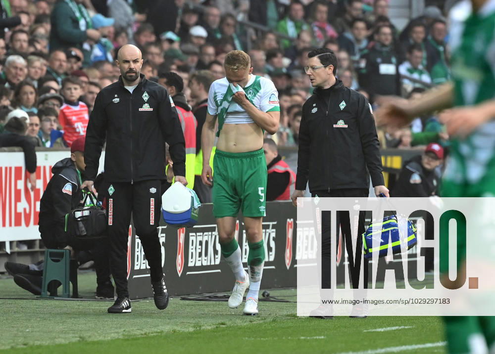 Injury Amos Pieper Werder Bremen 06 05 2023, football GER, season 2022 2023, 1 Bundesliga, 31 matchday, SV Werder Bremen FC Bayern München Bremen Weserstadion Bremen Germany Team2