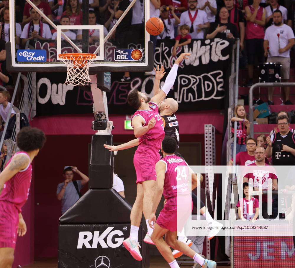 Leon Kratzer Telekom Baskets Bonn vs ratiopharm ulm Photo Jörn Wolter