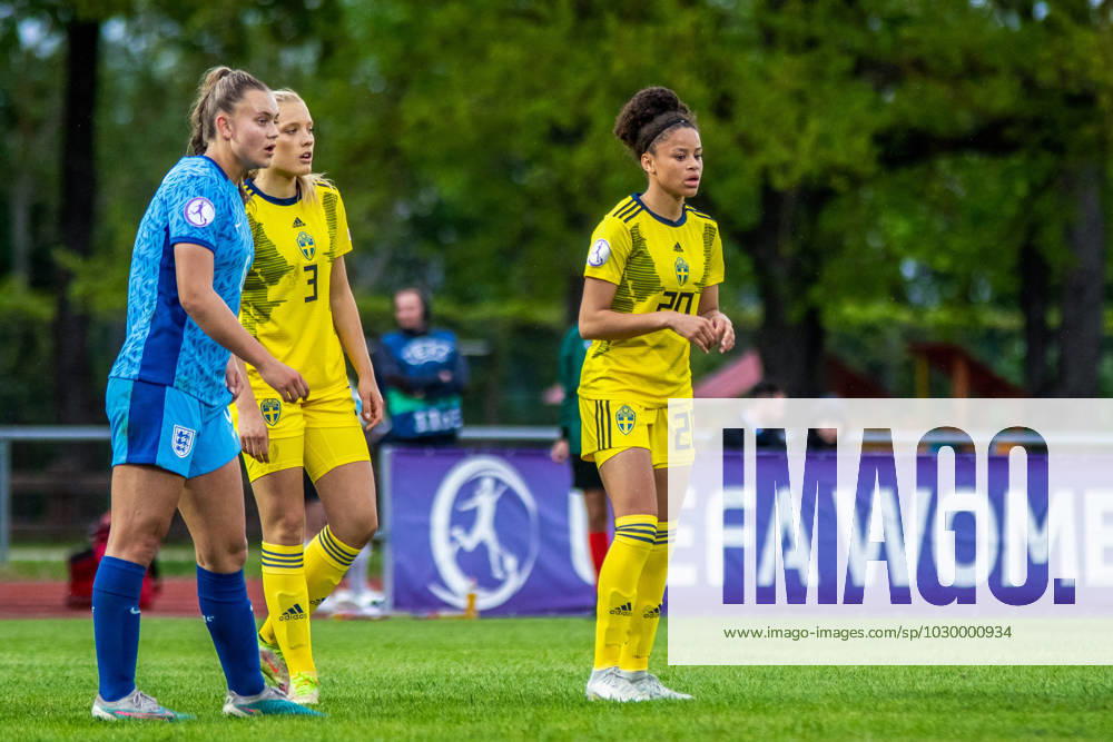 Smilla Holmberg and Felicia Schröder of Sweden during the 2023 UEFA Women s Under 17 Championship match between Sweden and England on May 17, 2023 in Tartu Photo Renate Ly Mehevets BILDBYRAN code XZ XZ0116 fotboll soccer football under 17 european championships sweden england bbeng