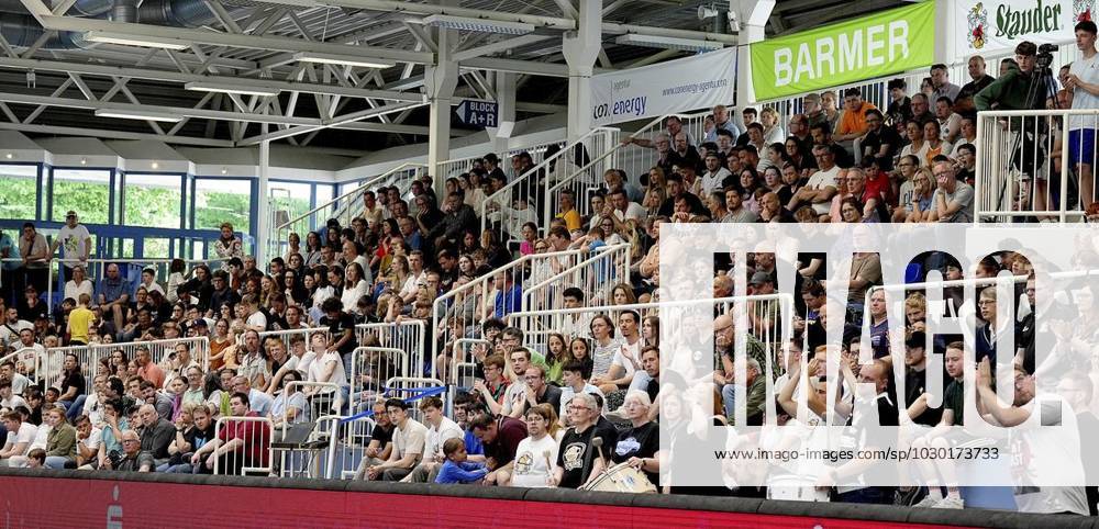 Volles Haus beim entscheidenden Spiel um den Aufstieg in die nächste Liga am 21.05. 2023. Das Spiel ETB Miners gegen die Ademax Ballers Ibbenbüren endete 72:84 in der Sporthalle Am Hallo, Ernestinenstraße 57. Michael Gohl FUNKE Foto Services Deutschland Nordrhein-Westfalen Essen