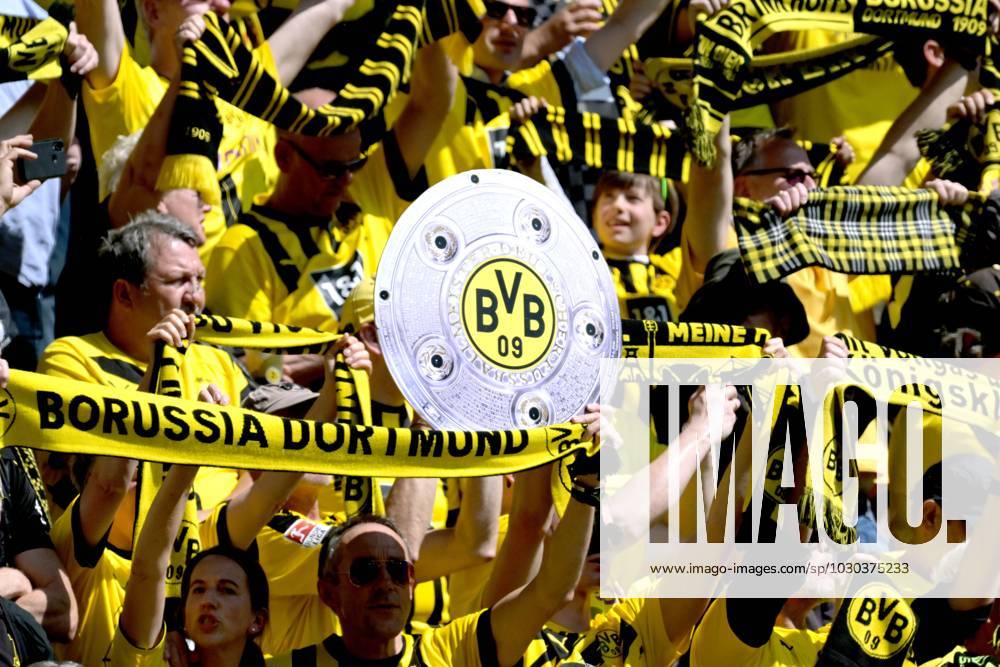 DORTMUND - Borussia Dortmund supporters ahead of the Bundesliga match between Borussia Dortmund and 1 FSV Mainz 05 at the Signal Iduna Park on May 27, 2023 in Dortmund, Germany. AP Dutch Height Bundesliga 2022 2023 ANPxSportx xGerritxvanxKeulenxIVx 470317354 originalFilename: 470317354