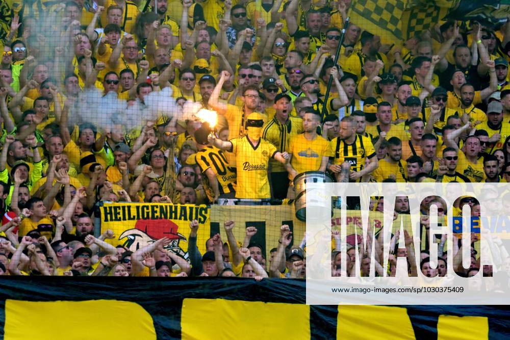 DORTMUND - Borussia Dortmund supporters ahead of the Bundesliga match between Borussia Dortmund and 1 FSV Mainz 05 at the Signal Iduna Park on May 27, 2023 in Dortmund, Germany. AP Dutch Height Bundesliga 2022 2023 ANPxSportx xGerritxvanxKeulenxIVx 470317714 originalFilename: 470317714