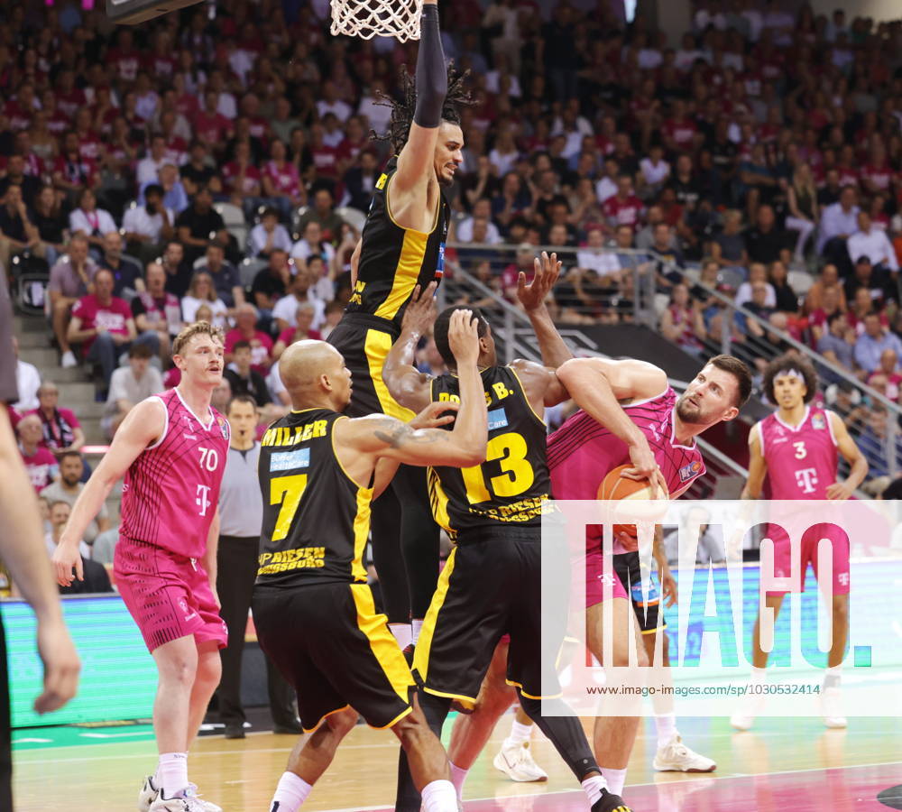 Leon Kratzer Telekom Baskets Bonn vs MHP RIESEN Ludwigsburg , Playoffs Semifinal Game 2