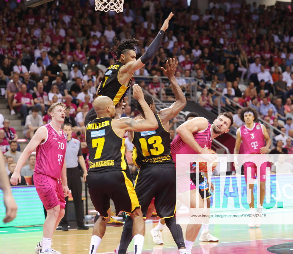 Leon Kratzer Telekom Baskets Bonn vs MHP RIESEN Ludwigsburg , Playoffs Semifinal Game 2