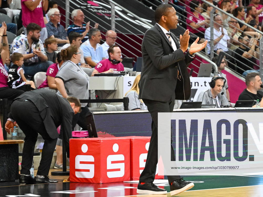 Tyron Mccoy Ratiopharm Ulm, assistant coach is satisfied Behind Anton Gavel Ratiopharm Ulm, head coach Telekom Baskets Bonn vs ratiopharm Ulm, basketball, easy Credit BBL, 1 final, season 2022 2023, 09 06 2023 Telekom Baskets Bonn vs ratiopharm Ulm, basketball, easy Credit BBL, season 2022 2023, 1 final, 09 06 2023 Bonn