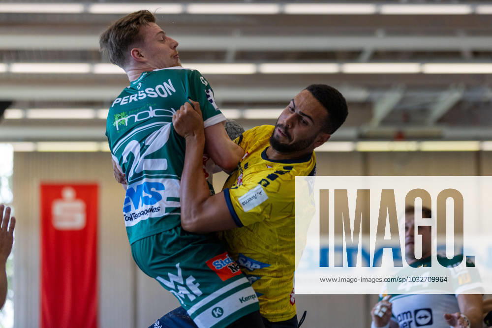 Erik Persson FRISCH AUF Goeppingen, 22 in duel against Philipp Ahouansou Rhein Neckar Loewen, 19 GER, Rhein Neckar Loewen vs FRISCH AUF Goeppingen, Handball, S Cup Altensteig, Final, 30 07 2023 GER, Rhein Neckar Loewen vs FRISCH AUF Goeppingen, Handball, S Cup Altensteig, Final, 30 07 2023 Altensteig