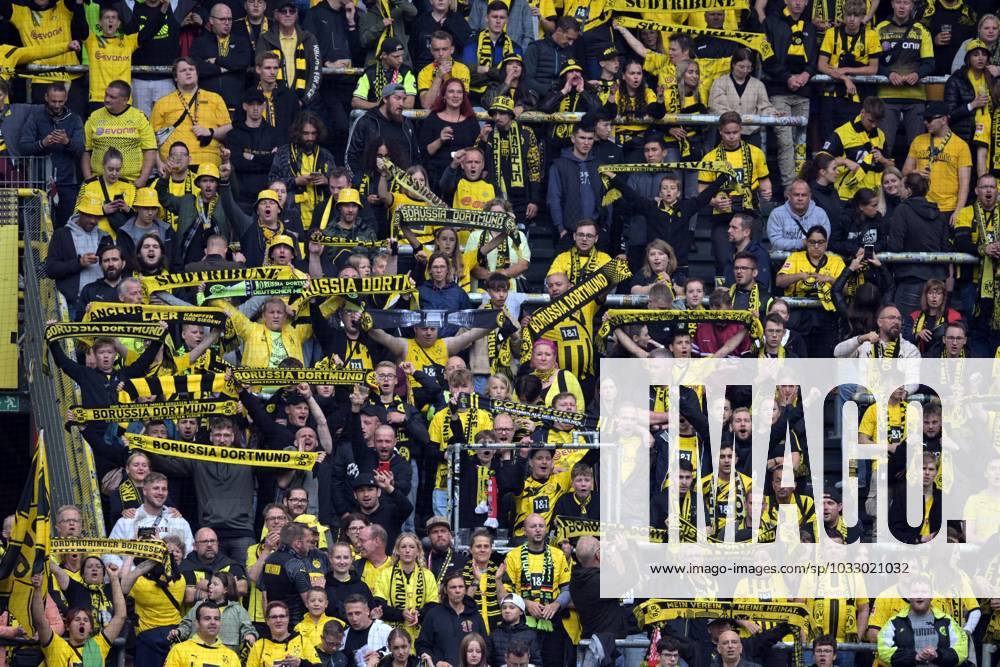 DORTMUND - Borussia Dortmund supporters during the friendly match between Borussia Dortmund and Ajax Amsterdam at Signal Iduna Park on August 6, 2023 in Dortmund, Germany. AP Dutch Height Pre-Season Friendly 2023 2024 ANPxSportx xGerritxvanxKeulenxIVx 475201290 originalFilename: 475201290
