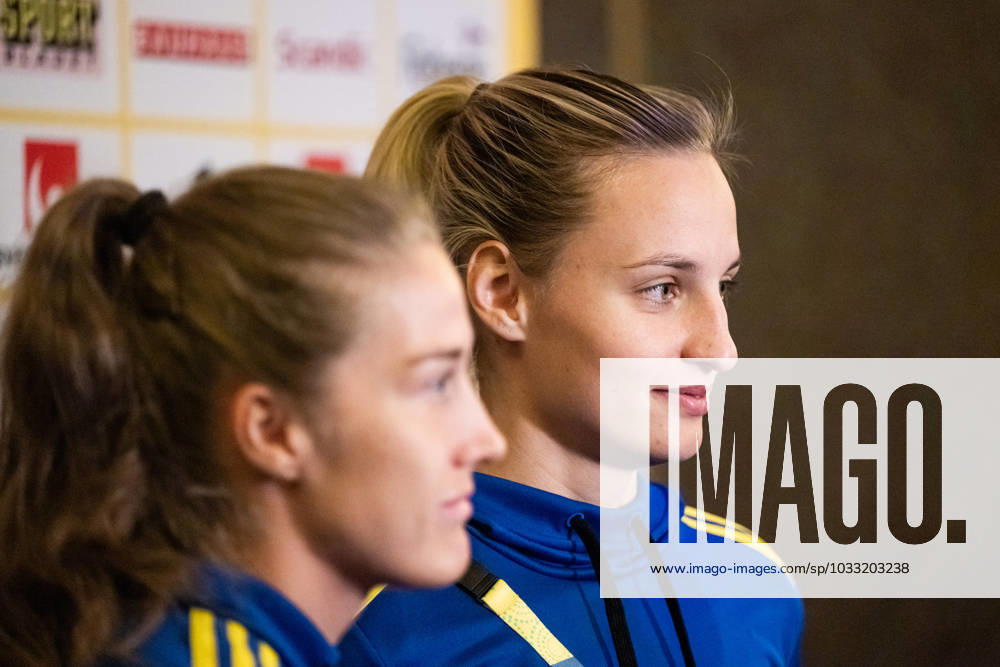 Filippa Angeldahl and Nathalie Björn of the Swedish women s national soccer team are interviewed at a press event during the FIFA Women s World Cup on August 13, 2023 in Auckland Photo Mathias Bergeld BILDBYRAN code MB MB0688 fotboll football soccer fotball fotbolls vm verdensmästerskap vm fifa womens world cup pressträff event meeting sverige a sweden 25 dam bbeng intervju interview