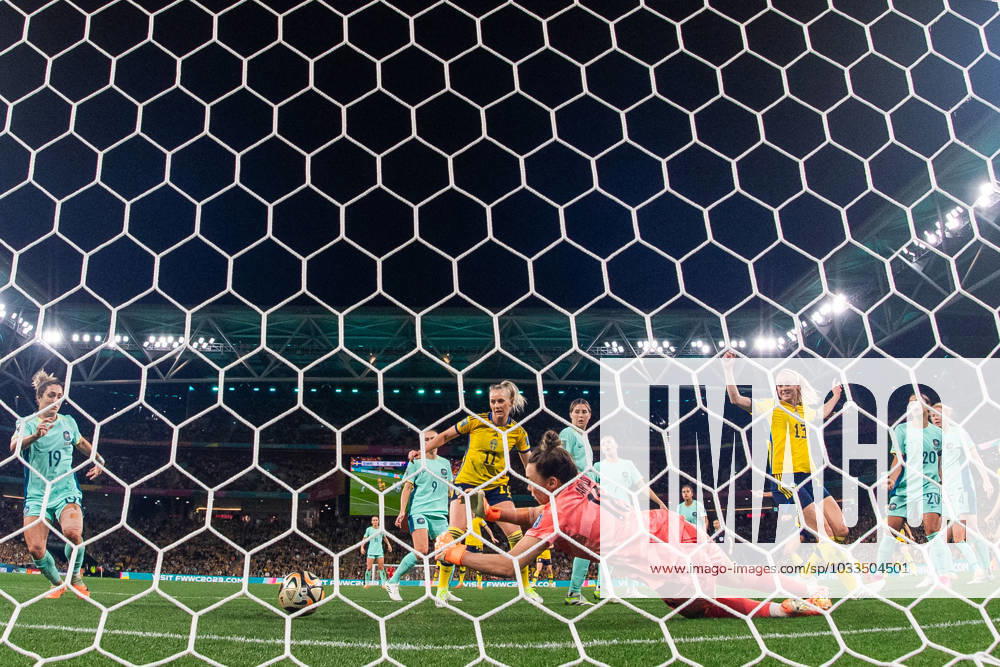 Stina Blackstenius and Amanda Ilestedt of Sweden in in front of goalkeeper Mackenzie Arnold of Australia during the FIFA Women s World Cup bronze medal match between Sweden and Australia on August 19, 2023 in Brisbane Photo Mathias Bergeld BILDBYRAN code MB MB0705 football soccer football soccer football world cup world championship world cup fifa womens world cup bronze medal match bronze medal game sverige a sweden australien australia 31 dam bbeng fotball vm verdensmesterskap kvinner women women sverige