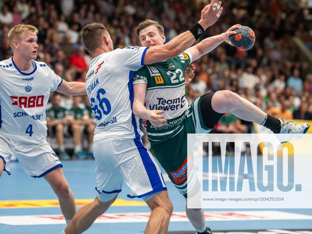 Erik Persson Frisch Auf Goeppingen, 22 in duel with Stepan Zeman VfL Gummersbach, 66 , Frisch Auf Goeppingen vs VfL Gummersbach, 1 Bundesliga, Handball, Men, 09 09 2023 Frisch Auf Goeppingen vs VfL Gummersbach, 1 Bundesliga, Handball, Men, 09 09 2023 Goeppingen
