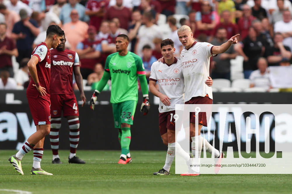 Erling Haland of Manchester City scores to make it 1-3 and celebrates with Juli‡n çlvarez of Manchester City during the Premier League match between West Ham United and Manchester City at the London Stadium, Queen Elizabeth Olympic Park , London, England on 16 September 2023.
