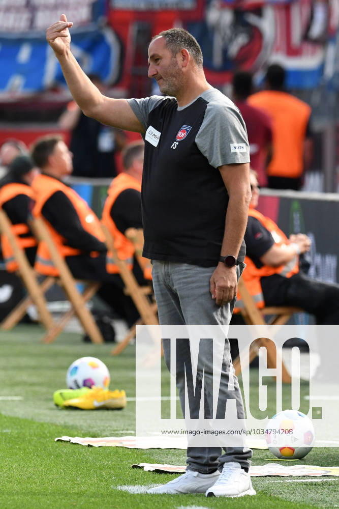 Coach Frank Schmidt 1 FC Heidenheim gestures GER, Bayer 04 Leverkusen vs 1 FC Heidenheim, Football, Bundesliga, Matchday 5, Season 2023 2024, 24 09 2023 DFL REGULATES PROHIBIT ANY USE OF PHOTOGRAPHS AS IMAGE SEQUENCES AND OR QUASI VIDEO GER, Bayer 04 Leverkusen vs 1 FC Heidenheim, Football, Bundesliga, Matchday 5, Season 2023 2024, 24 09 2023 Leverkusen