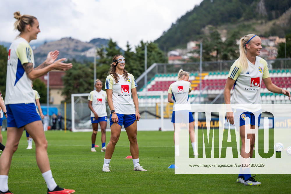 Rosa Kafaji of the Swedish women s national football team during a training session on September 25, 2023 in Castel di Sangro Photo Mathias Bergeld BILDBYRAN code MB MB0729 fotboll football soccer fotball nations league träning practice training sverige sweden dam bbeng uefa women?s nation league